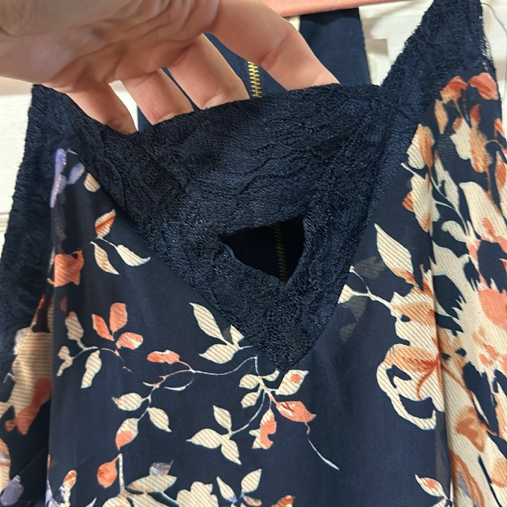 Floral tank top - Picture 2 of 5
